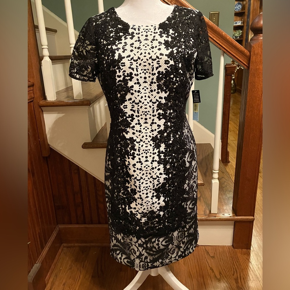 Antonio Melani Sheath Dress Size 6 Sleeveless Black & White Print w/ Black Lace